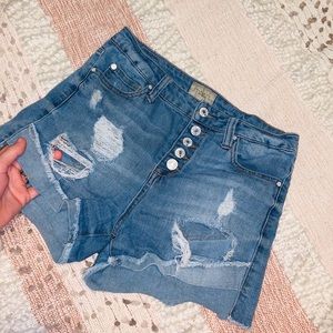 High waisted distressed shorts💙